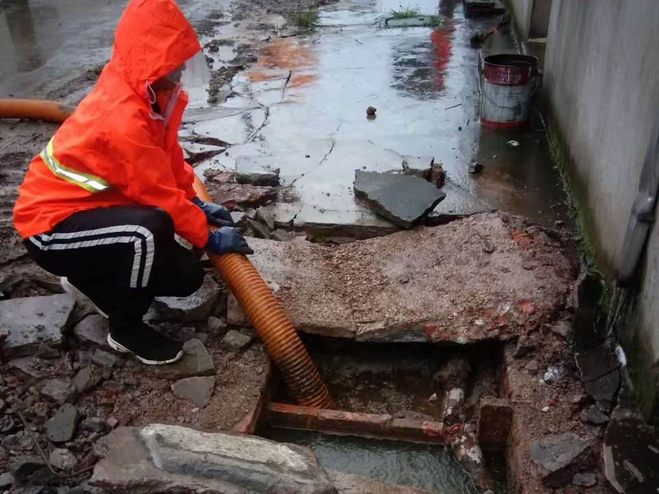 永登专业清理污水池 炜誉市政以规范流程守护城市 “肠道”